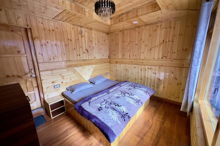 Room 2 of 37