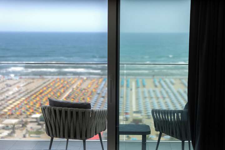 Room 32 of 85