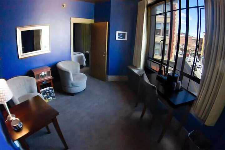 Interior Economy Queen Bed Pet Friendly (12 of 47)