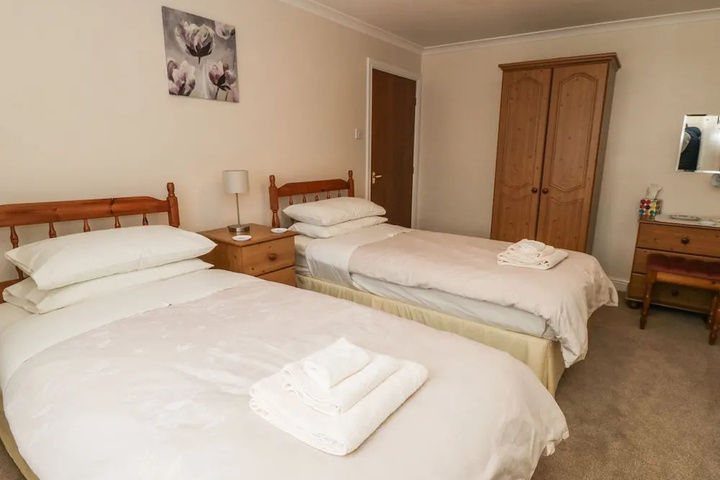 Room 2 of 14