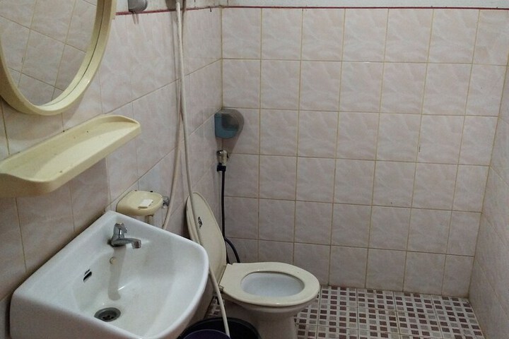 Room 7 of 12