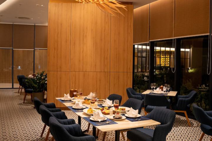 Dining 55 of 90
