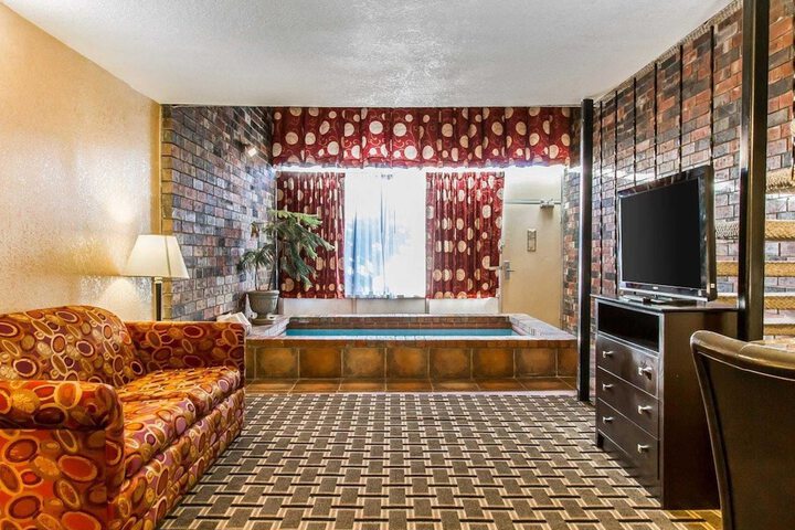 Room 5 of 43