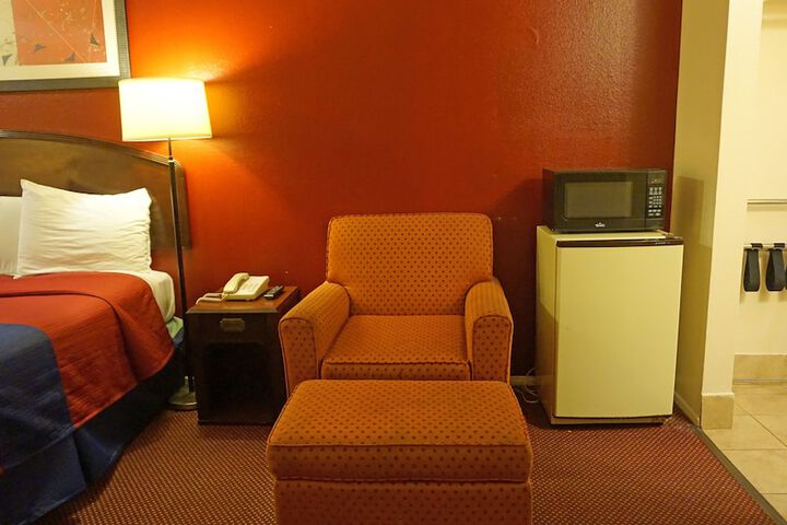 Room 10 of 27