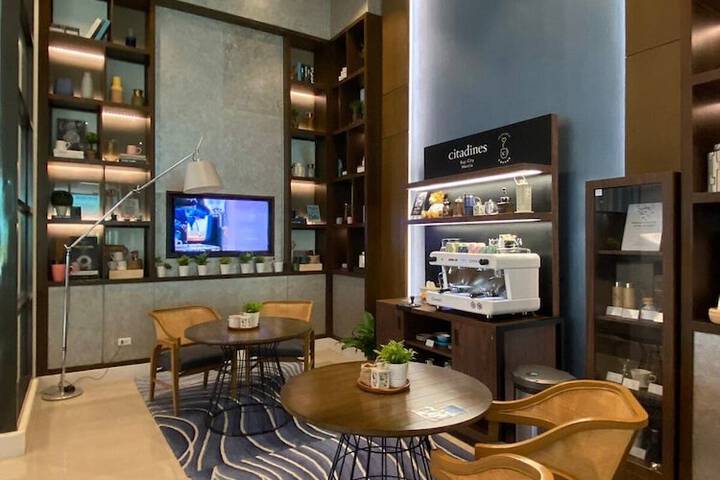 Entrance & Lobby