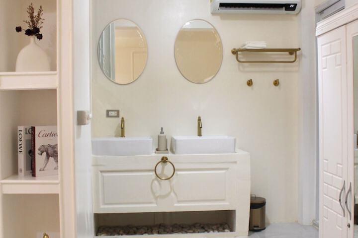 Room 32 of 83