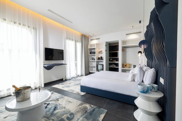 Room 19 of 70