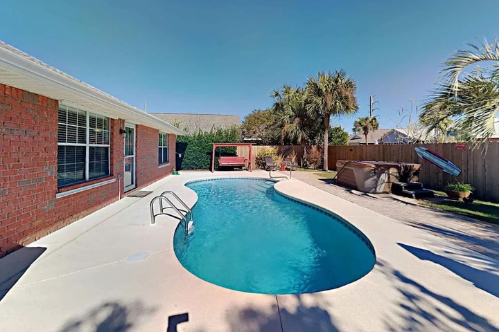 Pool 10 of 15