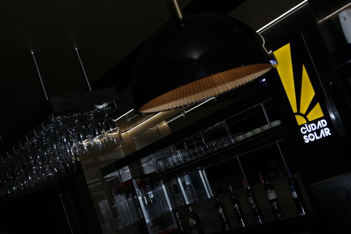 Lounge 8 of 43