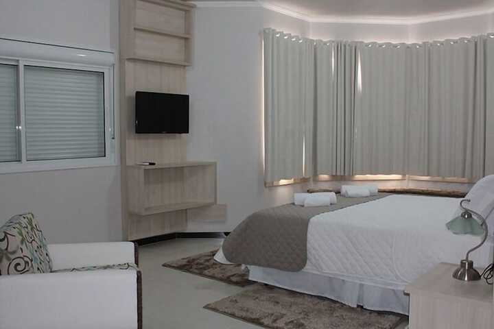 Room 7 of 16