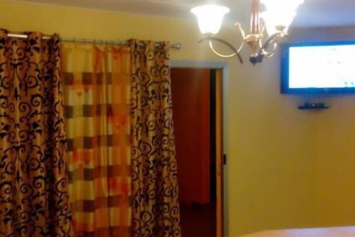Room 13 of 18