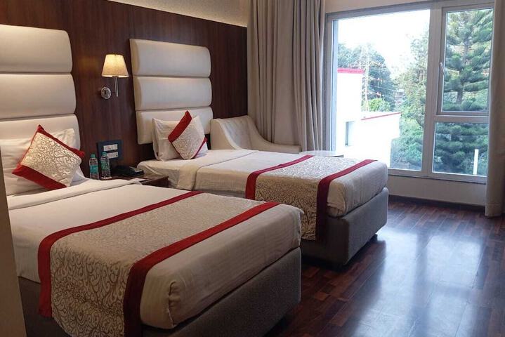 Room 5 of 9