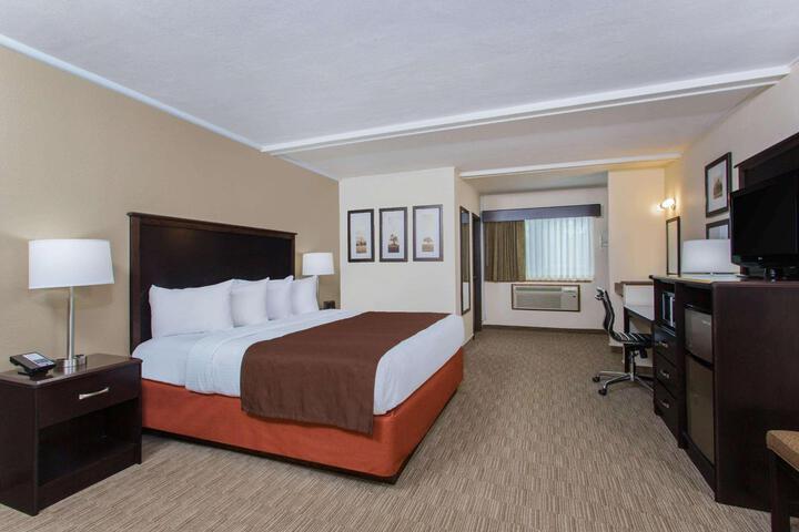 1 King Deluxe Room (7 of 15)