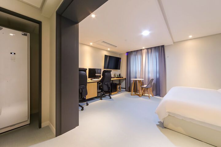 Room 49 of 60