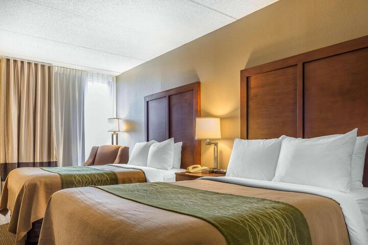 2 Double Beds (7 of 8)