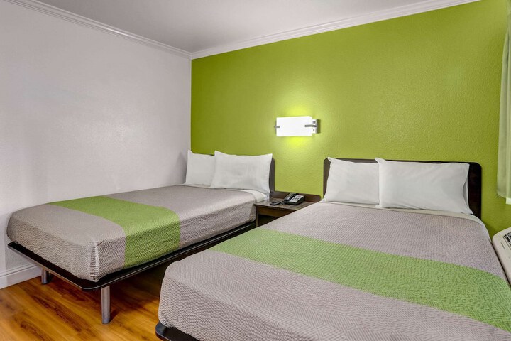 Room 14 of 27