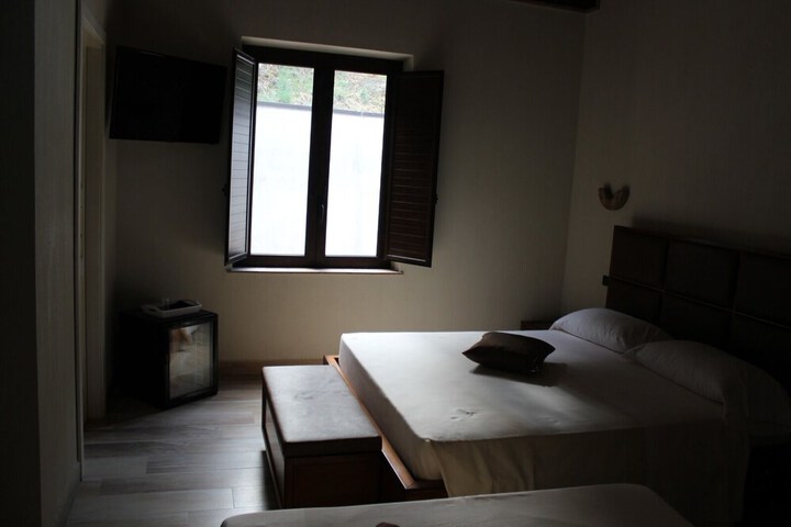 Room 27 of 39