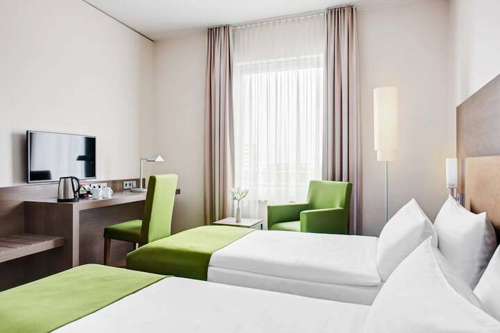 Room 8 of 28