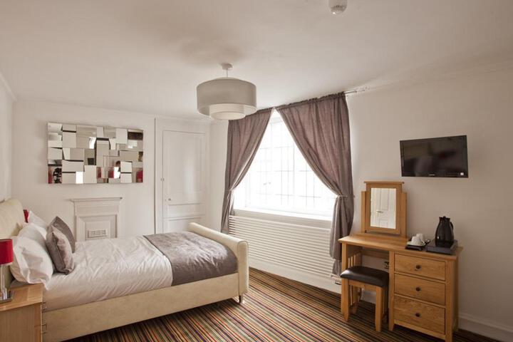 Room 2 of 12
