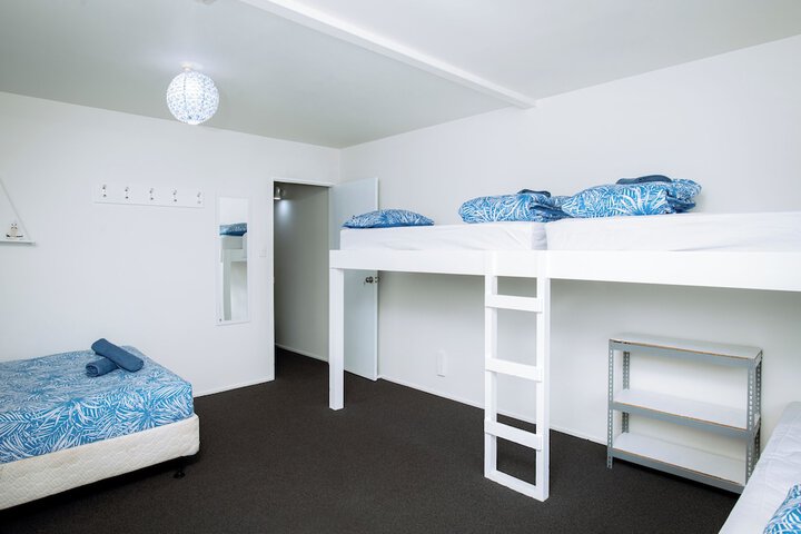Room 9 of 18