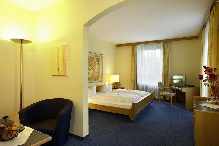 Room 5 of 36
