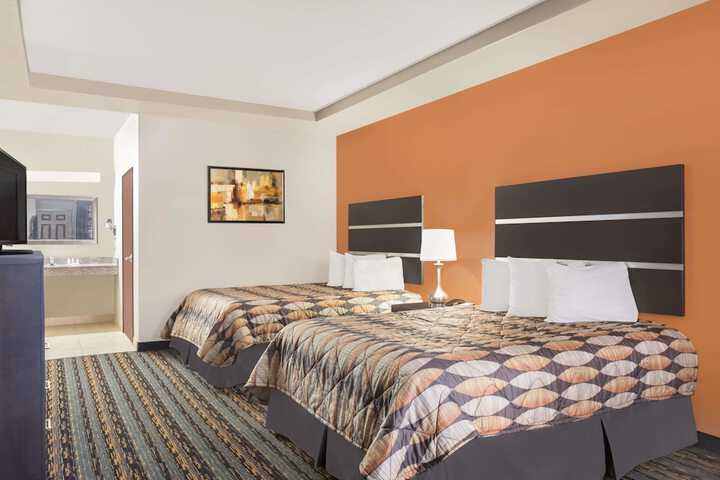 Room 5 of 18