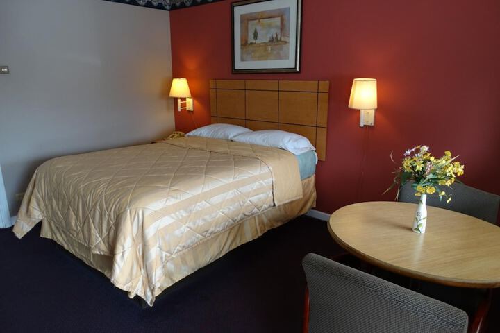 Room 7 of 24