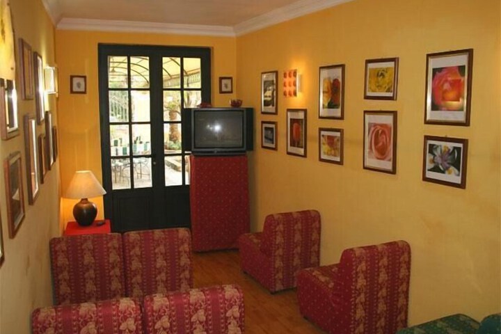Lounge 46 of 61