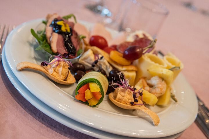 Dining 43 of 57