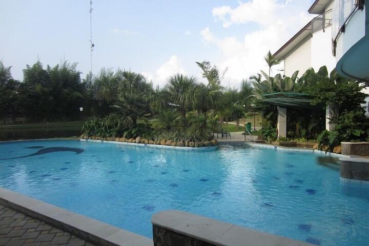 Pools & Facilities