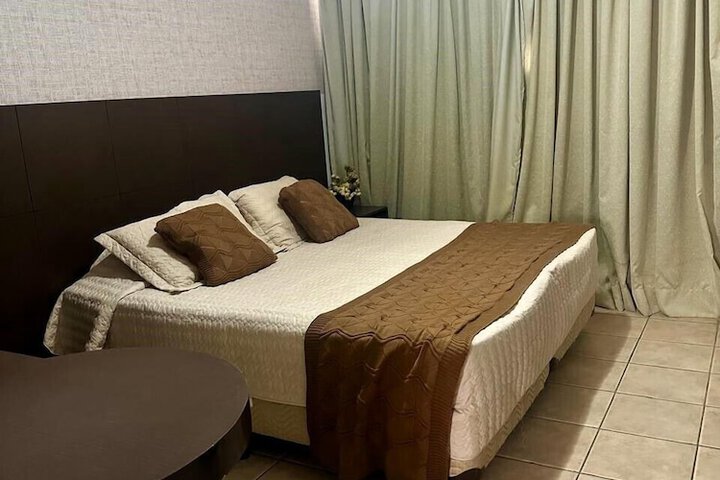 Room 4 of 18