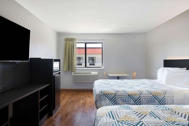 2 Queen Beds (8 of 9)