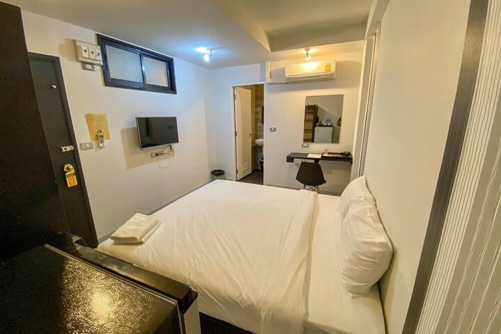 Room 28 of 40