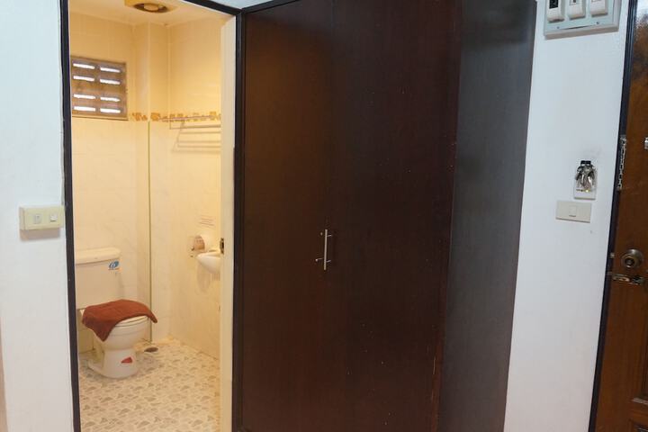Room 8 of 84