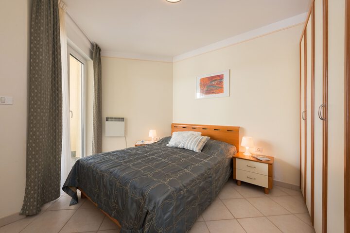 Room 10 of 43