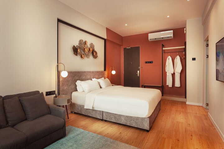 Room 9 of 34