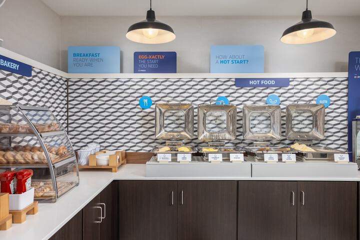 Breakfast/Coffee Service 36 of 40