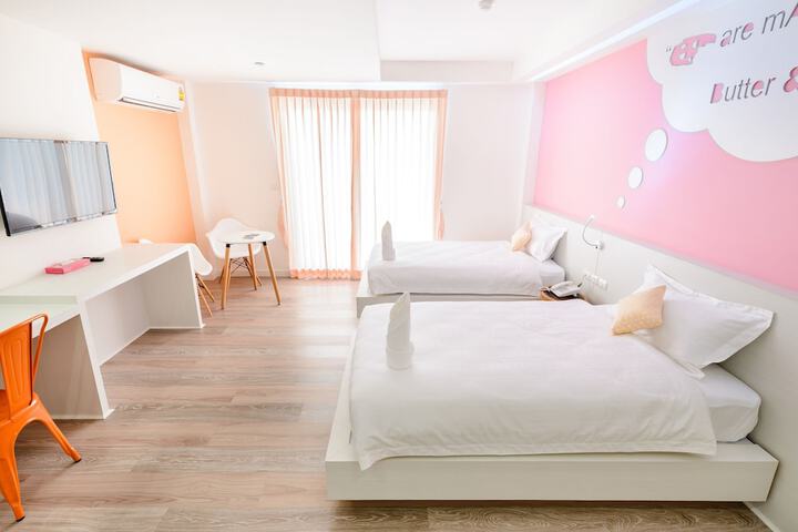 Room 6 of 144