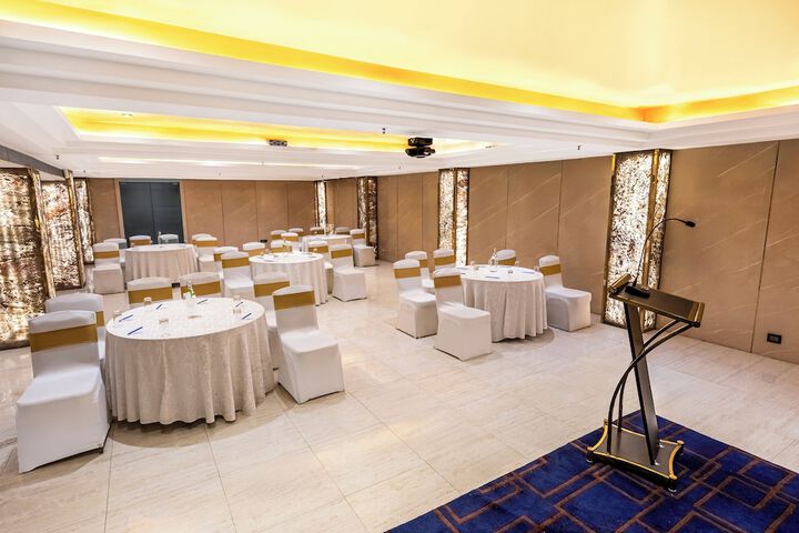 Ballroom/Hall 98 of 102