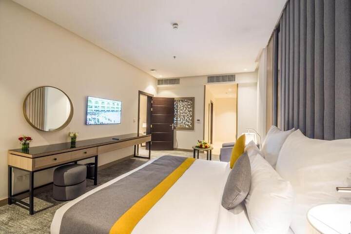 Room 9 of 16