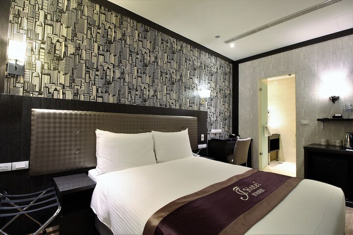 Room 32 of 63