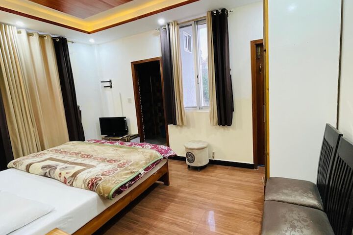 Room 6 of 20