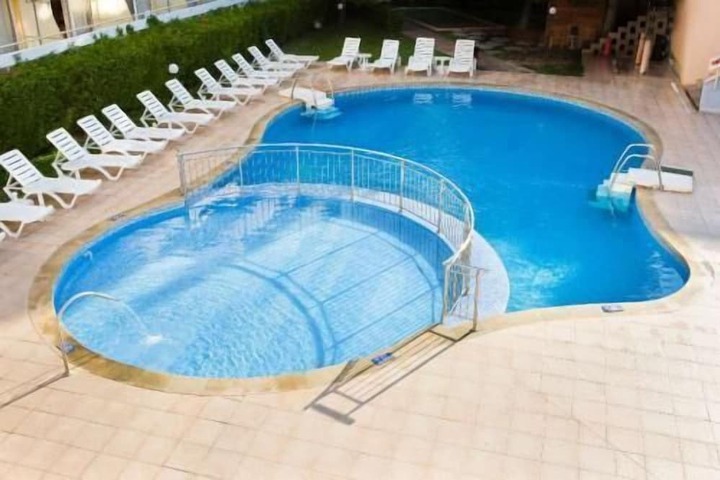 Hotel with Pool