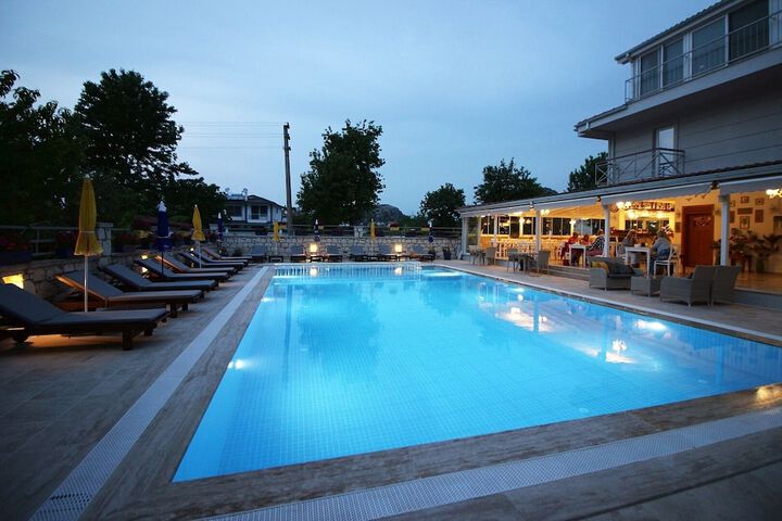 Pool 64 of 178
