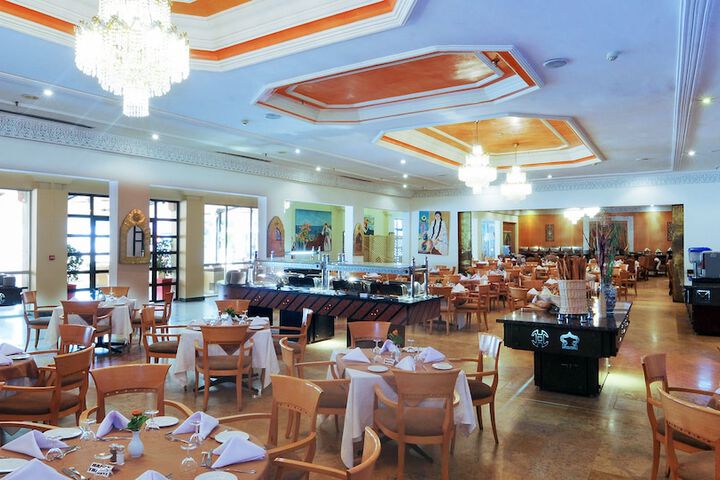 Dining 59 of 77