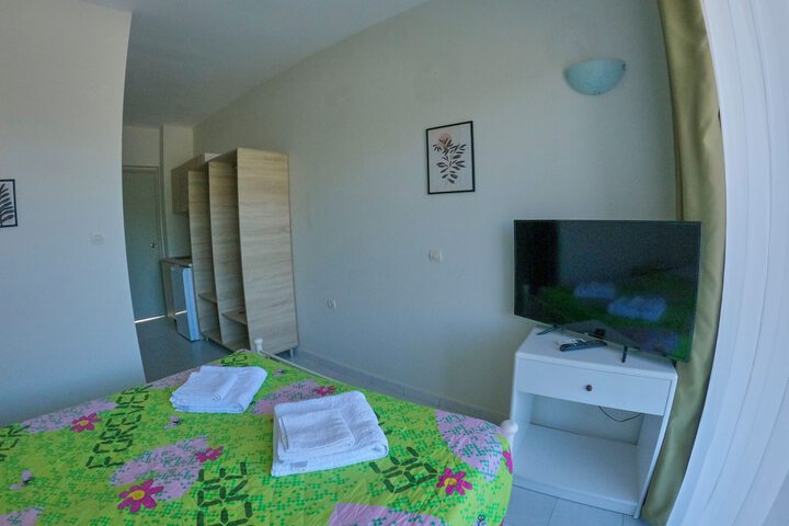 Room 8 of 24
