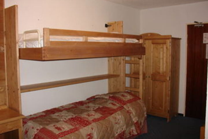 Room 25 of 74