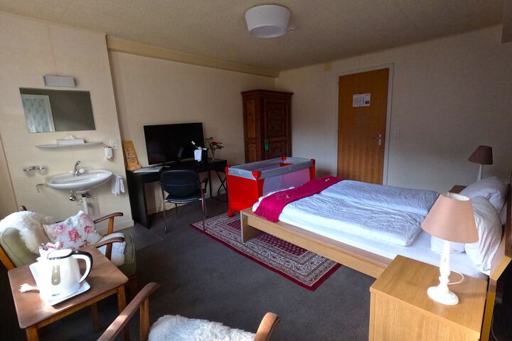 Room 19 of 173