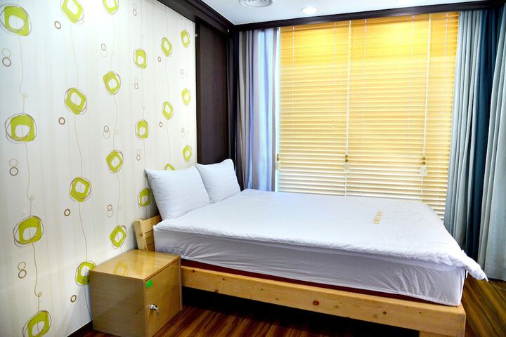 Room 9 of 43