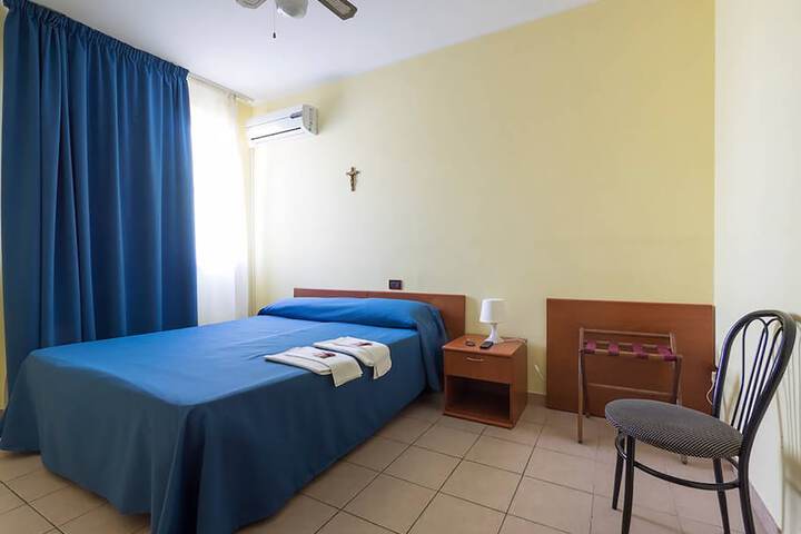 Room 29 of 48